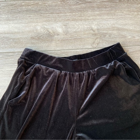 Torrid Velvet  Wide Leg Cropped Pants - Picture 4 of 15